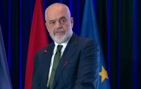 Tre vite nga