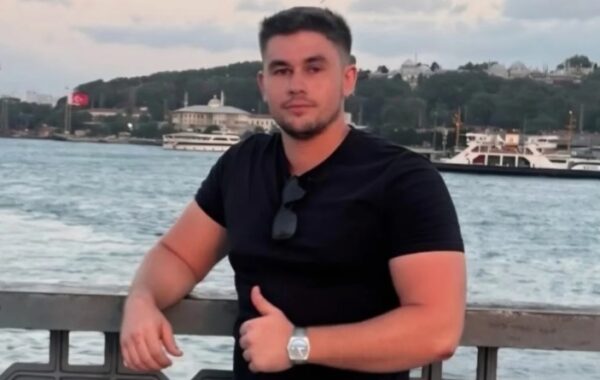 në Detin e Zi,