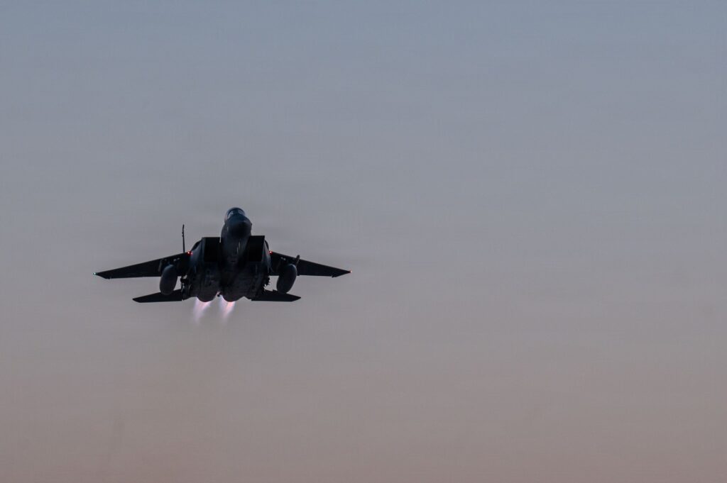 SHBA humbi 81 avionë  dronë dhe helikopterë me vlerë 3 3 miliardë dollarë në luftën me Iranin  zbulon raporti