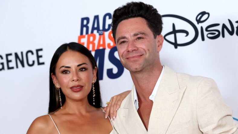 Ish çifti Sasha Farber dhe Janel Parrish darkojnë bashkë  pesë ditë pasi ai tha se është beqar