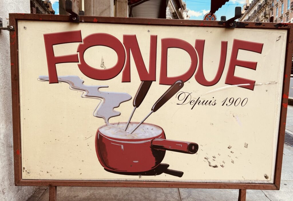 Fondue djathi zviceran — receta klasike e Alpeve me gruyère dhe vacheron