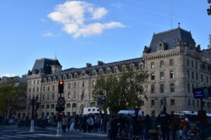 Godina e Prefekturës së Policisë në Paris me oficerë të Policisë Kombëtare