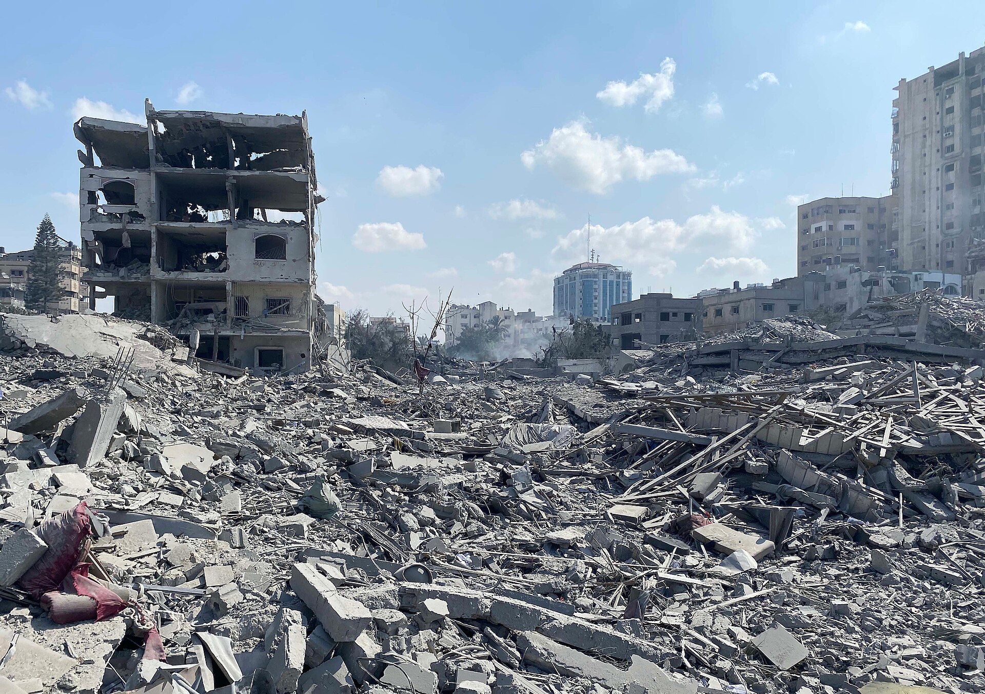 Rrënoja ndërtesash në Gaza pas sulmeve izraelite