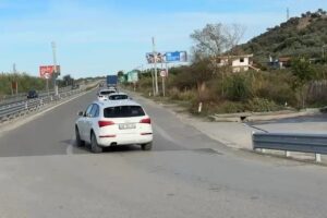 në autostradë