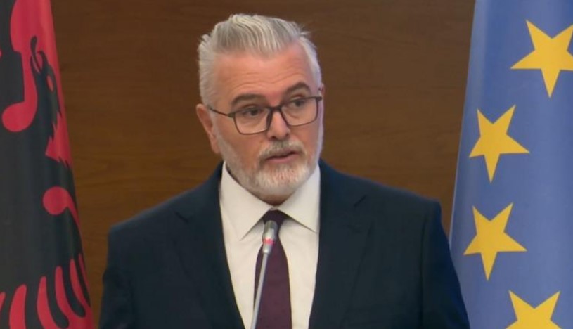  Institucionet nuk goditen   Protestat në Tiranë  ministri Gogu  Sfida me argumente dhe dialog  kur kërkon diçka nga Qev