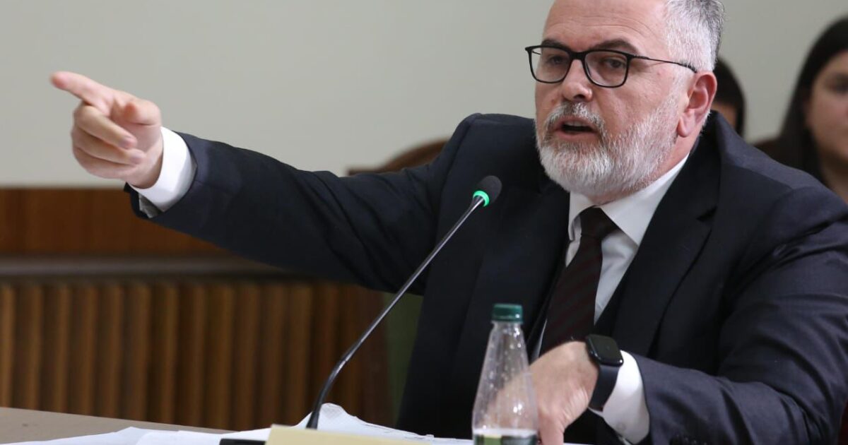 në paraburgim janë pa
