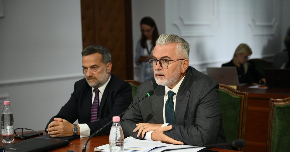në Komisionin e