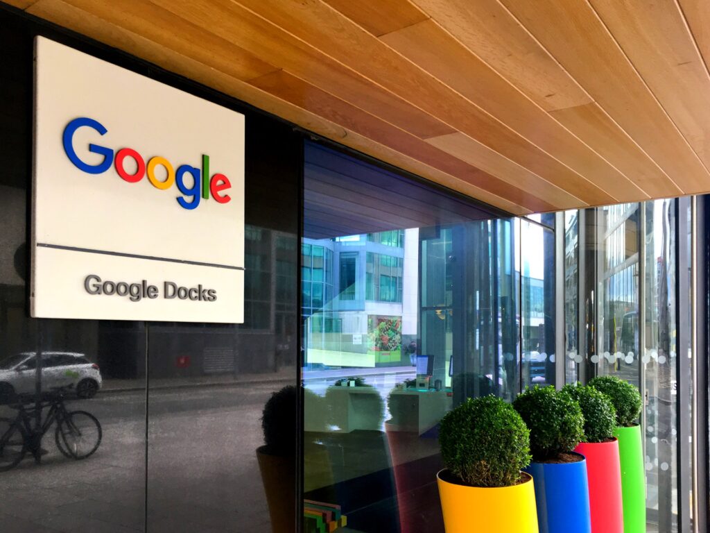 Botuesi i Daily Mirror  Reach  goditet nga rënia e trafikut nga Google  të ardhurat dixhitale bien mbi 20 