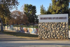 Hyrja e muralit "The Great Wall of Los Angeles" të Judy Baca-s në Los Anxhelos