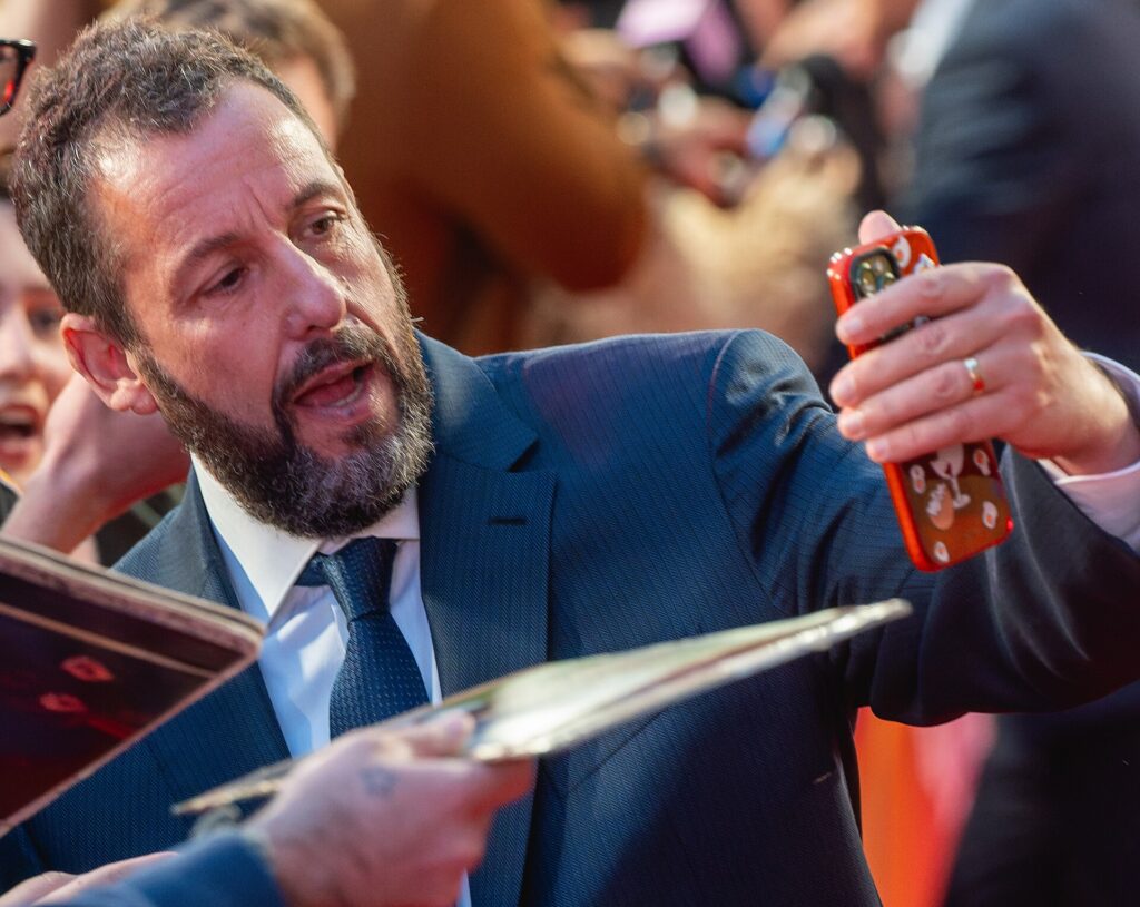 Përfundojnë xhirimet e  Grown Ups 3   Adam Sandler dhe Chris Rock rikthehen  premiera pritet verën e 2027 ës