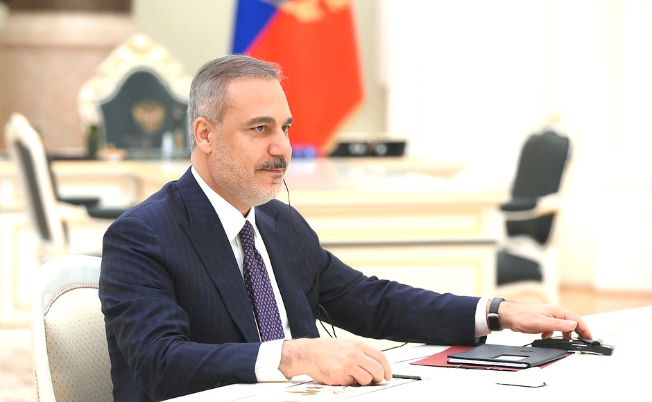 Ministrat e Jashtëm saudit dhe turk dënojnë sulmet e Huthi ve dhe flasin për t i dhënë fund luftës në Jemen