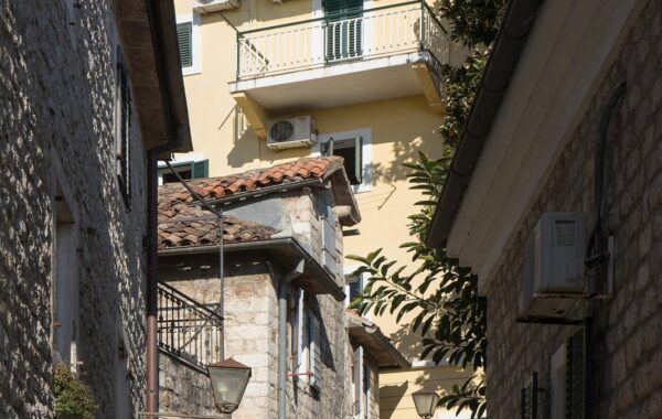 Pamje e qytetit të vjetër të Herceg Novit