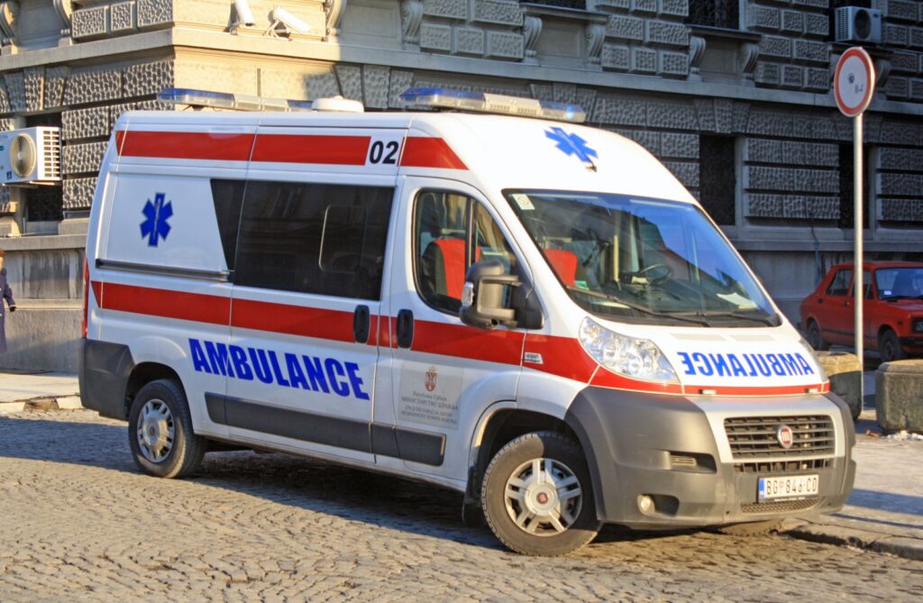 Rrahje në Vozhdovc dhe zjarr në Beogradin e Ri  27 vjeçari i plagosur rëndë përfundon në VMA  60 vjeçari u asfiksua nga tymi