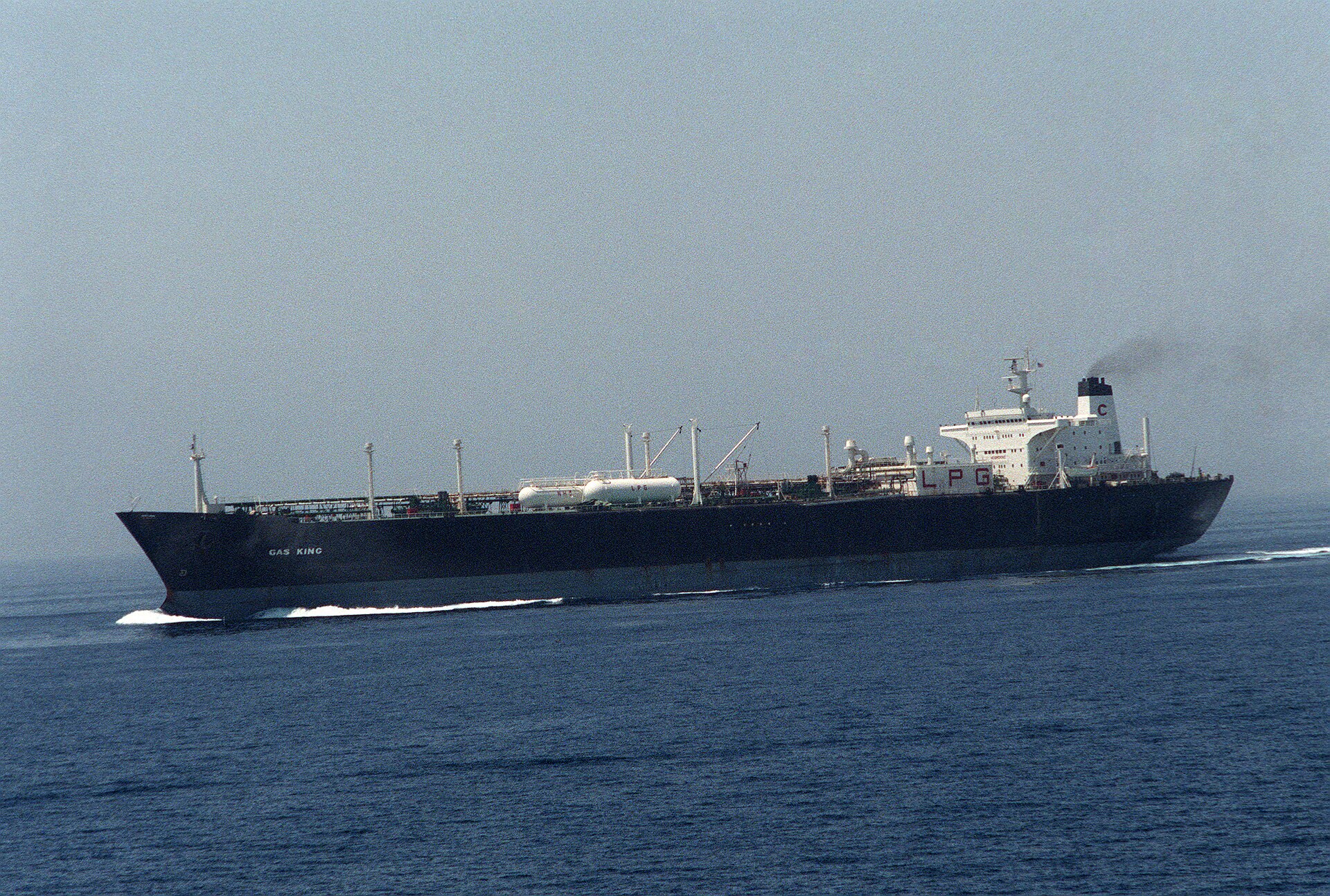 Supertanker që kalon në ujërat e Gjirit Persik