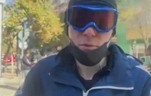 E lashë