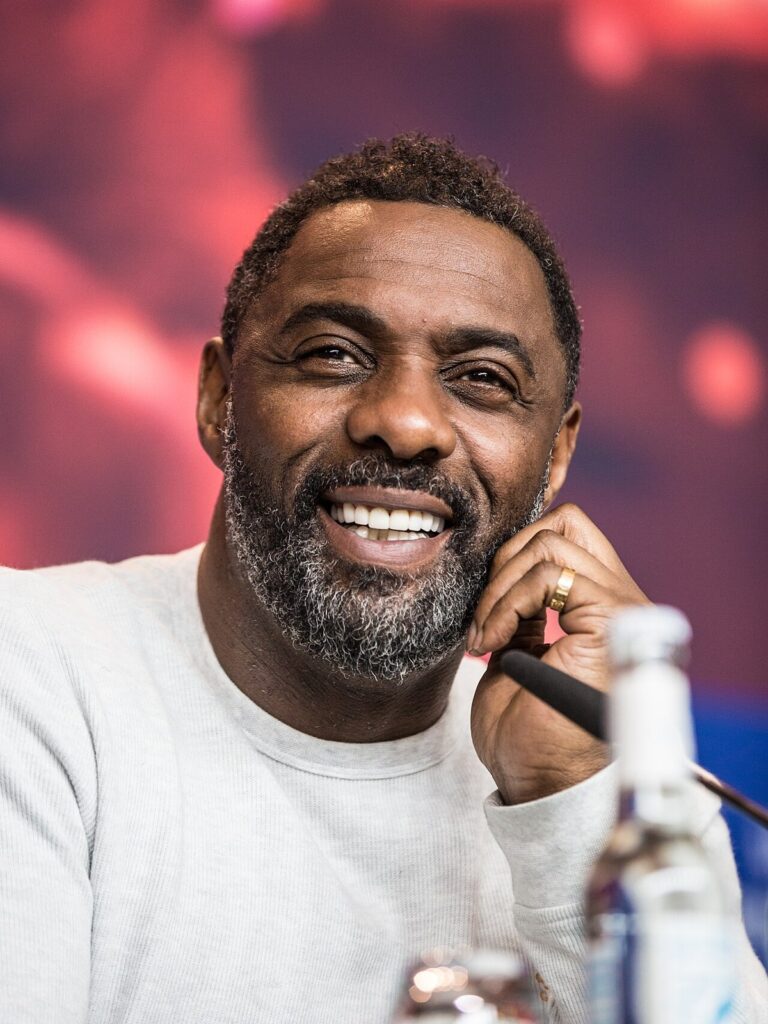 Del trailer i i parë i «Above the Below»  Idris Elba lufton për mbijetesë nga orbita në fundin e oqeanit