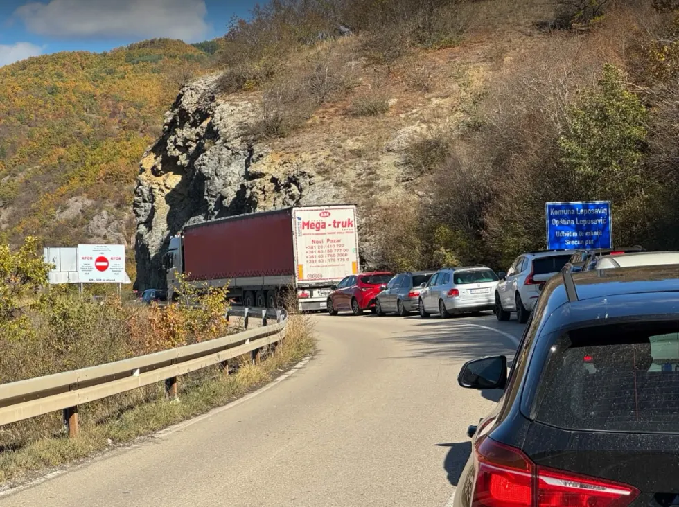 Zgjedhjet në Serbi shkaktojnë kolona në disa pika kufitare  deri në 3 orë pritje për të dalë nga Kosova