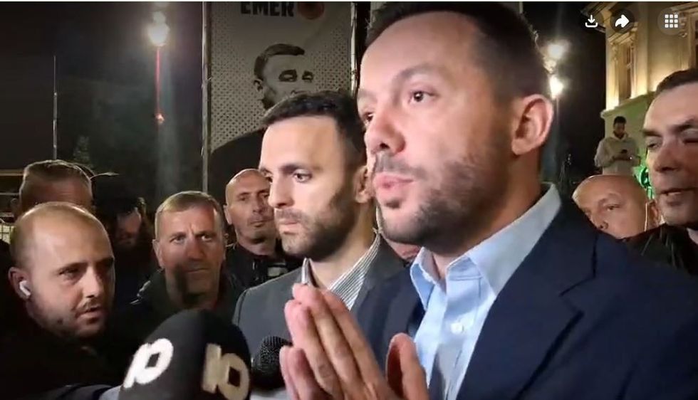 Tahiri nga sheshi  Kurti dhe Vetëvendosje të kthehen në Kuvend dhe ta votojnë ligjin
