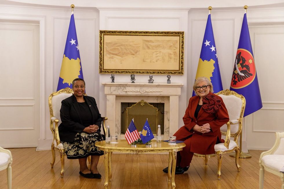 Ambasada Amerikane  Presim të punojmë me presidenten e re të Kosovës
