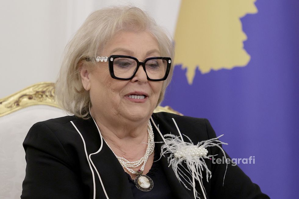 Presidentja Shiroka Pula pranon letra urimi nga Mbreti i Suedisë dhe presidentët e Hungarisë dhe Letonisë