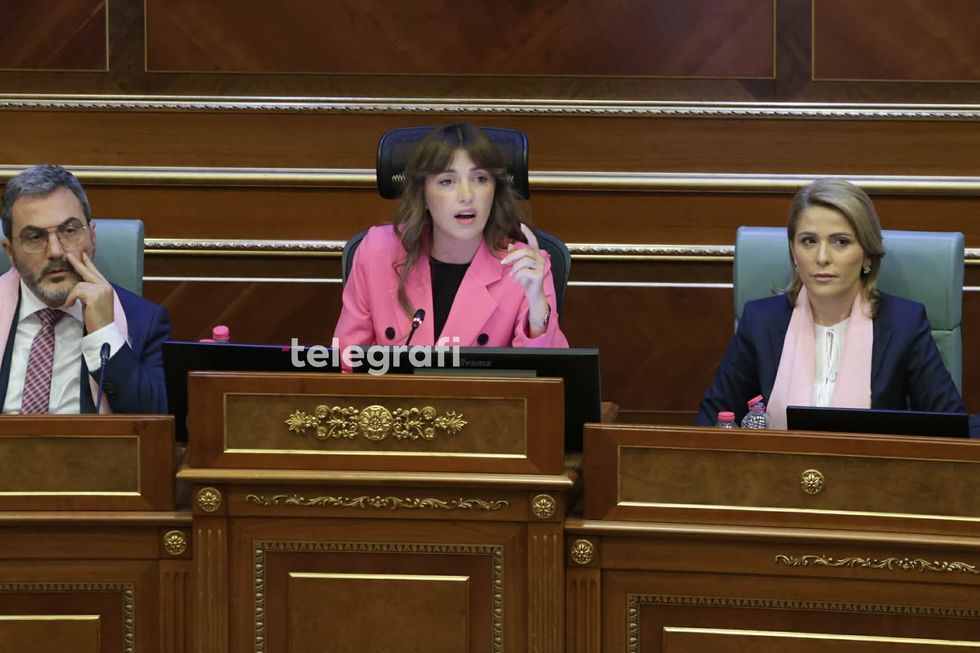 Haxhiu paralajmëron deputetët për duhanin në Kuvend  Do të kërkojmë gjoba për shkelësit e ligjit