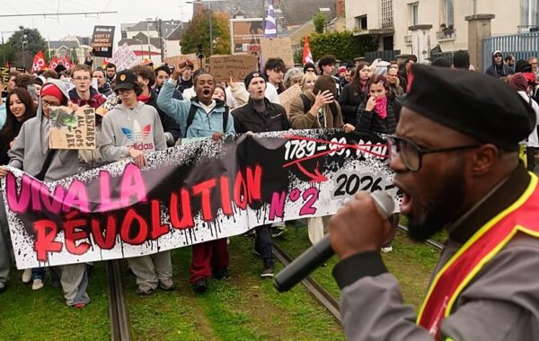 FRANCË – Mijëra persona protestojnë kundër