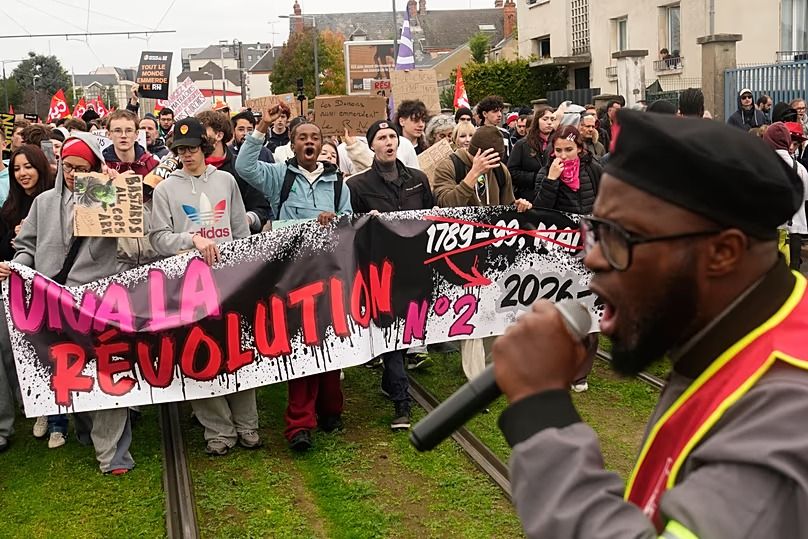FRANCË – Mijëra persona protestojnë kundër