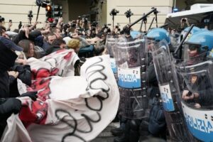 TORINO – Tensione midis protestuesve dhe