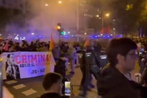 SPANJË – Përplasje mes protestuesve dhe