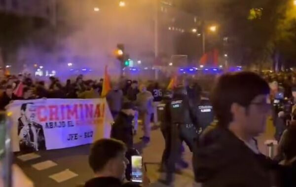 SPANJË – Përplasje mes protestuesve dhe