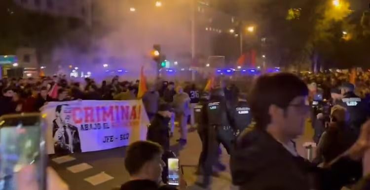 SPANJË   Përplasje mes protestuesve dhe policisë pas aksidentit fatal hekurudhor