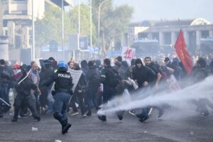 përplasjeve me policinë gjatë