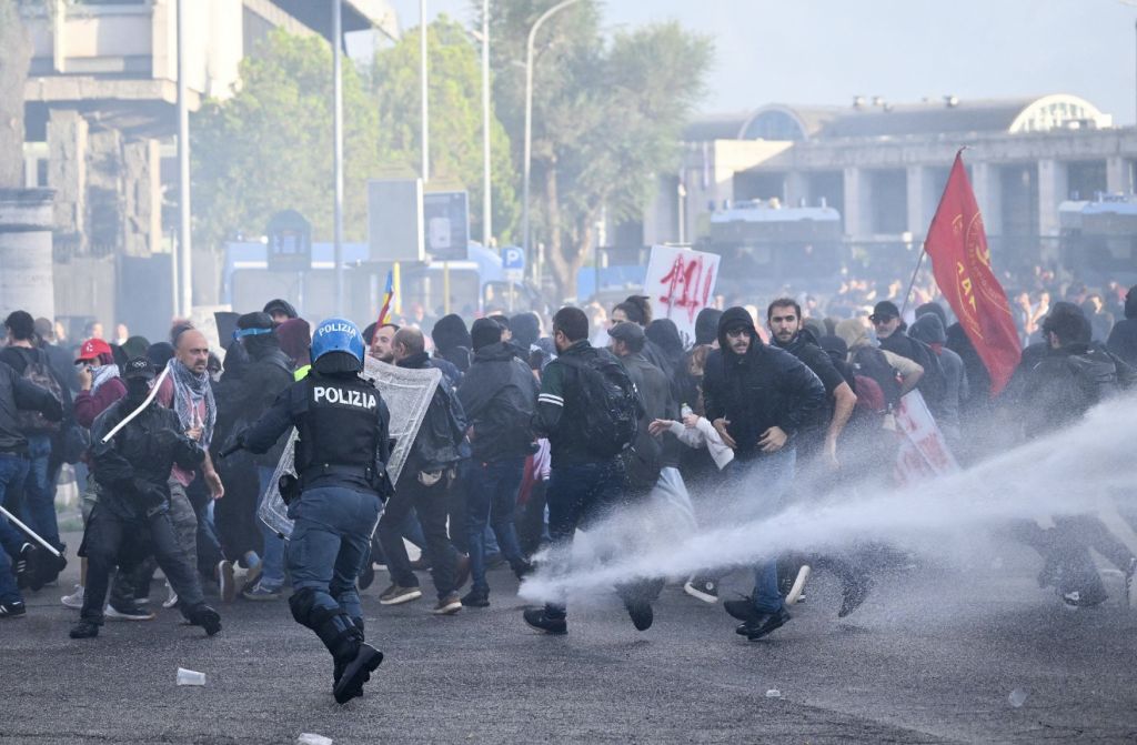 Romë  tetë protestues të ndaluar pas përplasjeve me policinë gjatë demonstratës