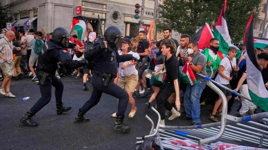 SPANJË   Masa të shtuara sigurie pas thirrjeve për protesta të reja  policia në gatishmëri për të parandaluar trazirat