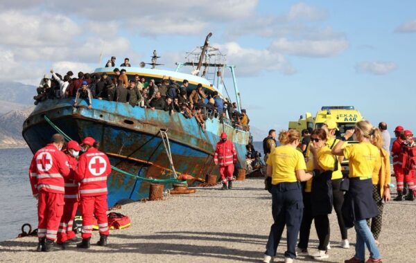Rreth 200 emigrantë