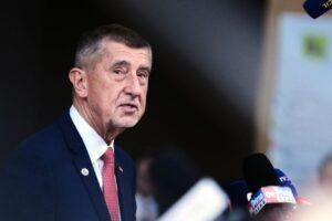 ÇEKI – Qeveria i mbijeton mocionit