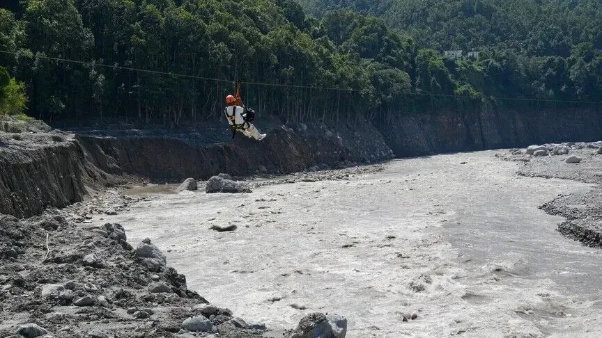 mbi 100 alpinistë të huaj
