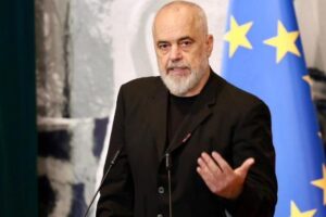 dorëheqjen për shkak të protestave