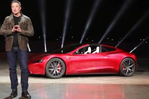 SHBA – Musk prezanton makinën fluturuese
