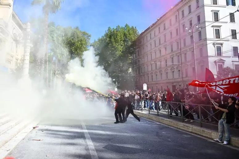 në protesta në disa qytete
