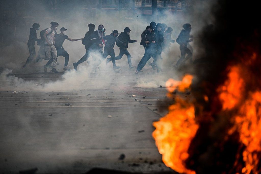 FRANCË   Një demonstrues humb jetën gjatë protestave në Paris  855 të arrestuar