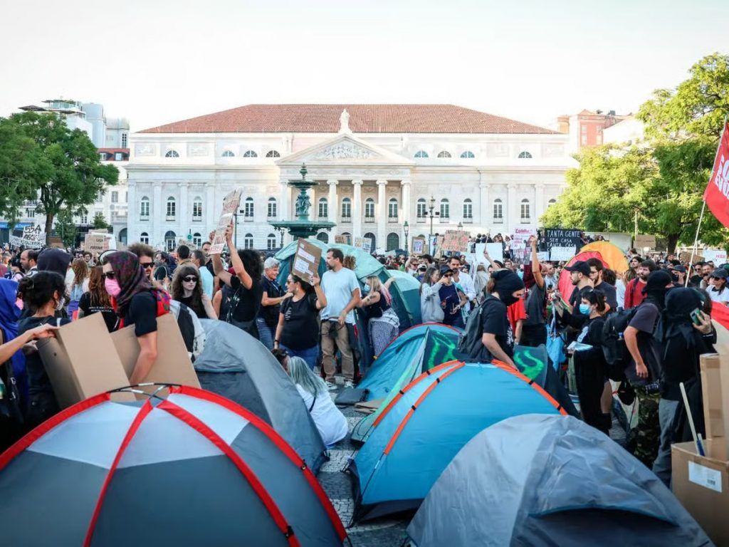 PORTUGALI   Protestuesit ngrenë tenda në Lisbonë dhe Porto kundër rritjes së kostos së banesave