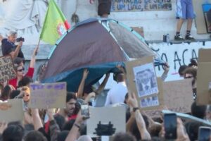 kampet e protestuesve