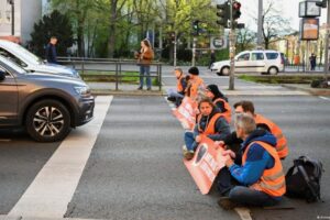 – Protestuesit