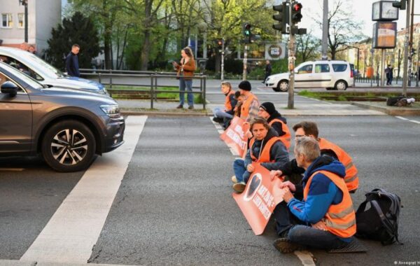 – Protestuesit