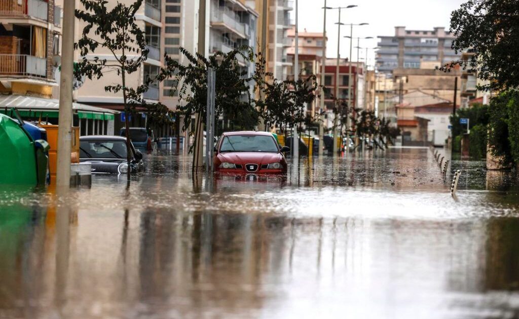 AUSTRALI – Reshje rekord dhe përmbytje,