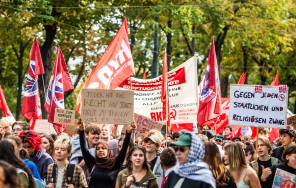 – Mijëra studentë