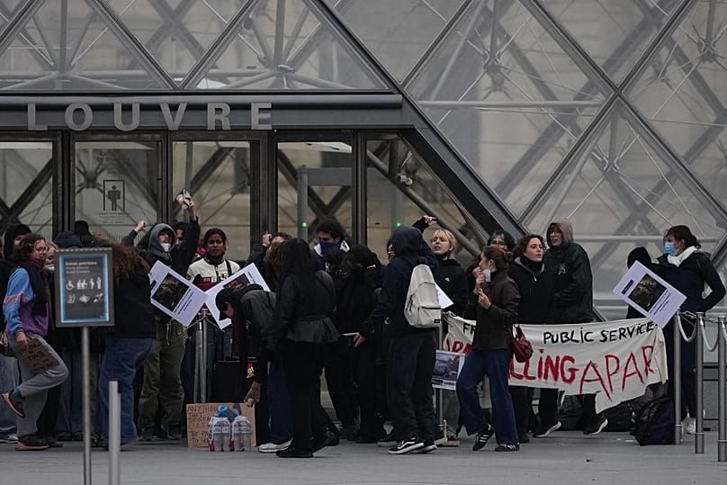 PARIS   Protestat e së shtunës do të mbyllin edhe Luvrin