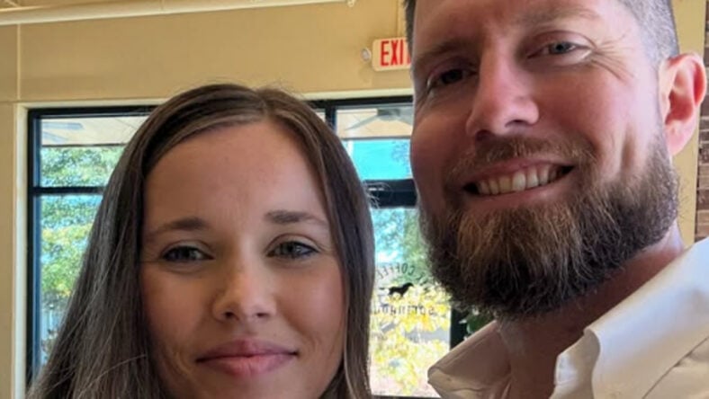 Jessa Duggar pret fëmijën e shtatë dhe ia tregoi lajmin burrit me një mesazh