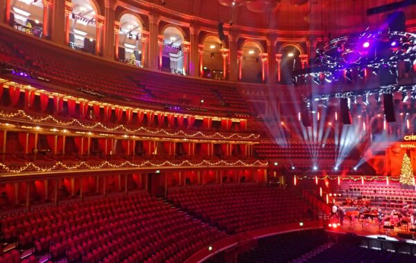 Royal Albert Hall-i i dekoruar për sezonin e Krishtlindjeve (foto ilustrative)